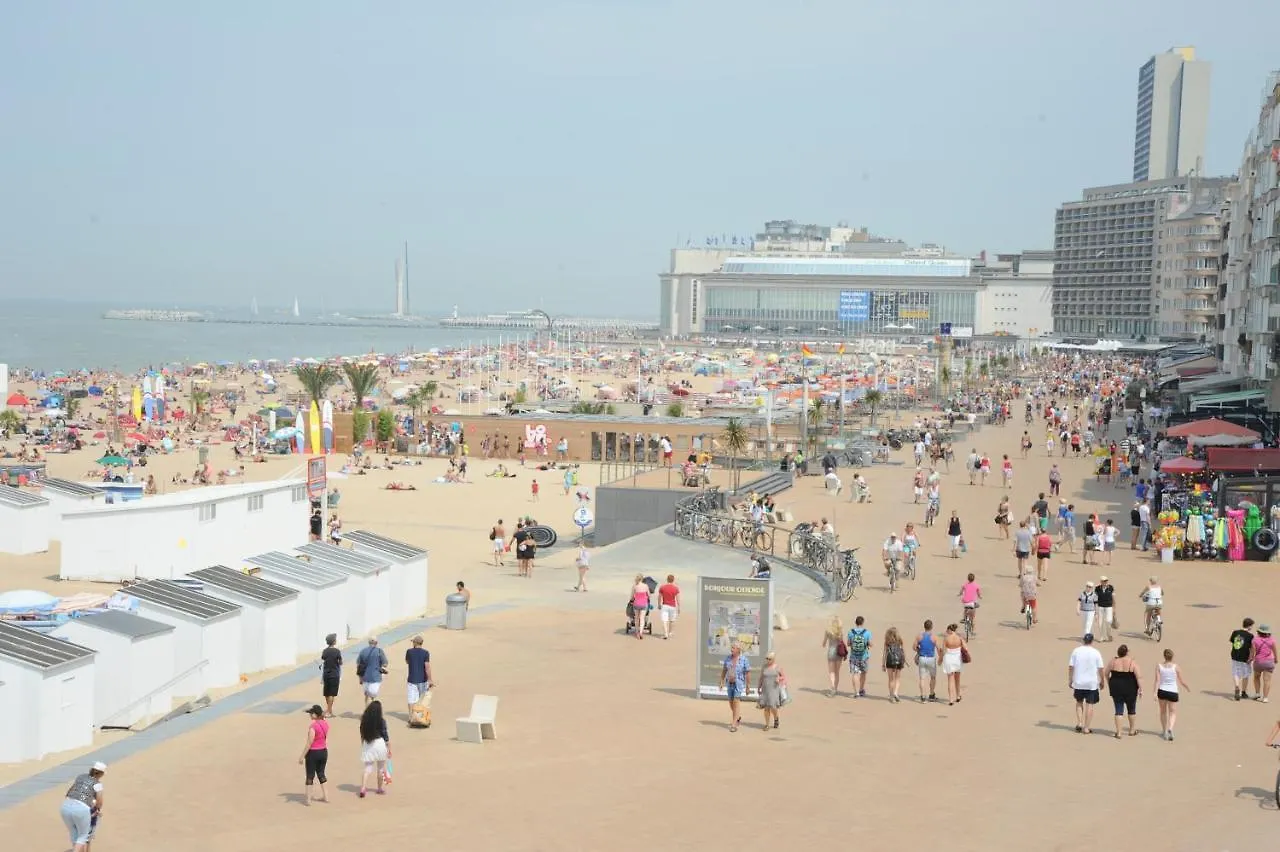 Studio direct aan het hoofdstrand van Oostende - naast Casino Appartement